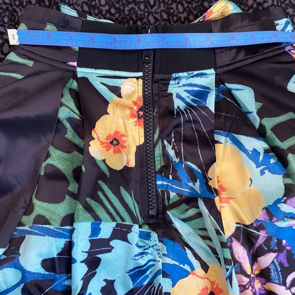 TOV Belted skirt - Picture 7 of 9